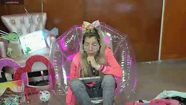 Skinygirl online show from 03-06-26, 12:18