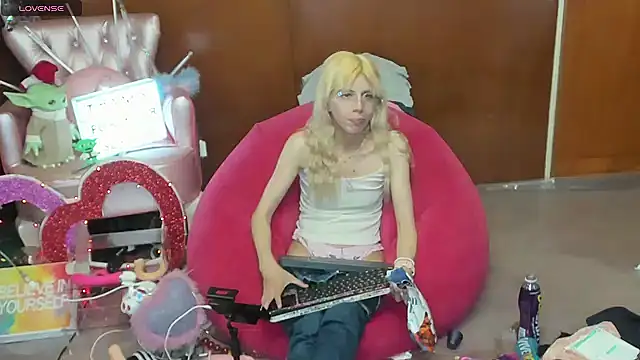 Skinygirl online show from 04-30-26, 11:20