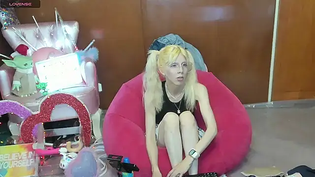 Skinygirl online show from 05-01-26, 10:36