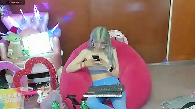 Skinygirl online show from 05-06-26, 09:53