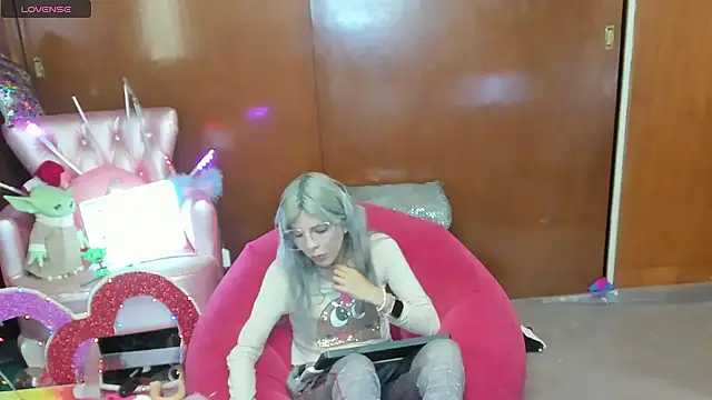 Skinygirl online show from 05-09-26, 12:05