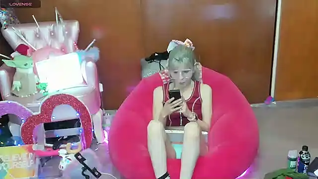 Skinygirl online show from 05-12-26, 11:35