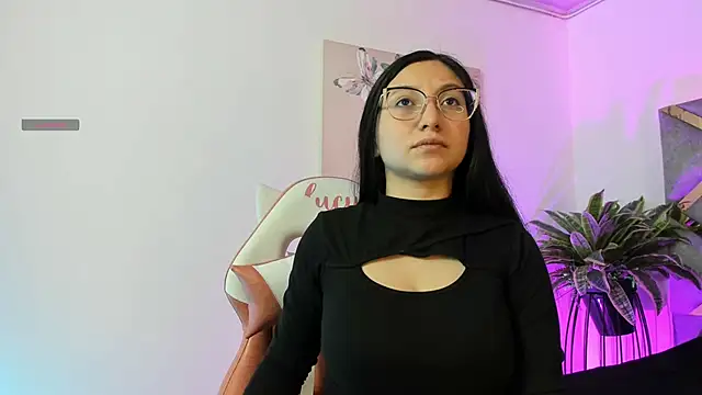 lucy neil online show from 11-13-25, 02:32