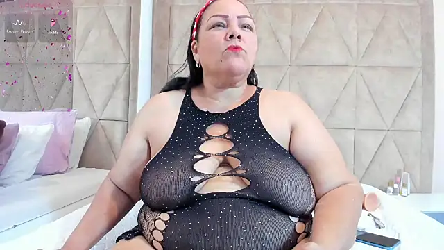 Snapshot of mommy_cute chatting on 01-15-25, 12:41 mommy cute online show from 01-15-25, 12:41