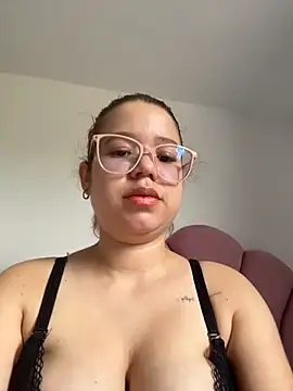 Lucyklein2022 online show from 03-27-26, 03:34