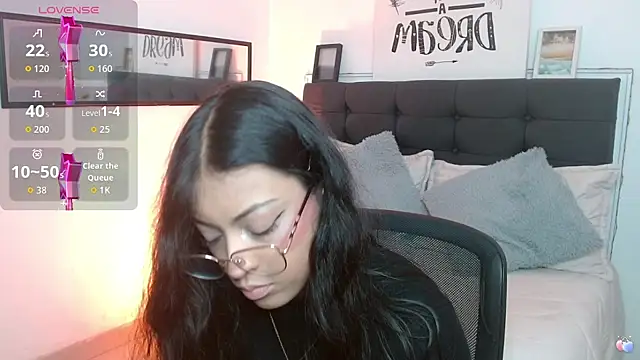 vaness weet online show from 10-11-25, 07:34