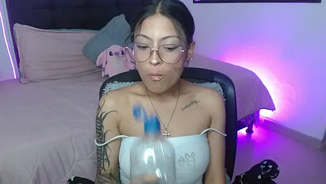 Snapshot of vaness_weet chatting on 02-12-26, 09:32 vaness weet online show from 02-12-26, 09:32