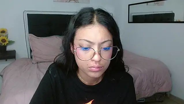 Snapshot of vaness_weet chatting on 02-15-26, 10:36 vaness weet online show from 02-15-26, 10:36