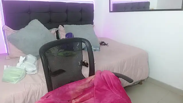 Snapshot of vaness_weet chatting on 02-19-26, 09:11 vaness weet online show from 02-19-26, 09:11