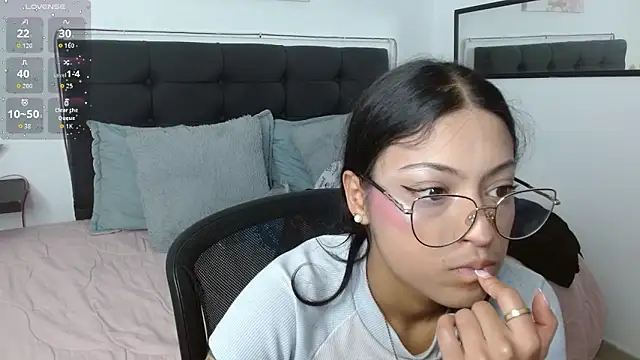 Snapshot of vaness_weet chatting on 03-12-26, 08:15 vaness weet online show from 03-12-26, 08:15