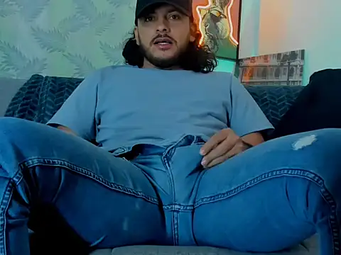 tuyo1995 online show from 10-31-25, 03:13