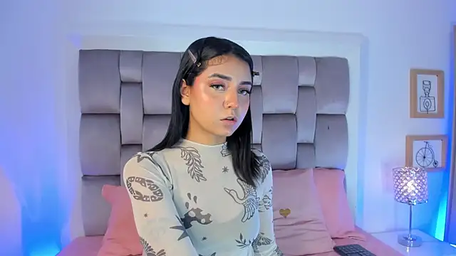 Emma Torres   online show from 12-29-24, 12:12