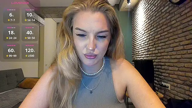 Snapshot of fifteenpoem chatting on 07-11-26, 03:31 fifteenpoem online show from 07-11-26, 03:31