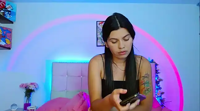 Snapshot of Layla_Rachel chatting on 02-14-25, 01:23 Layla Rachel online show from 02-14-25, 01:23