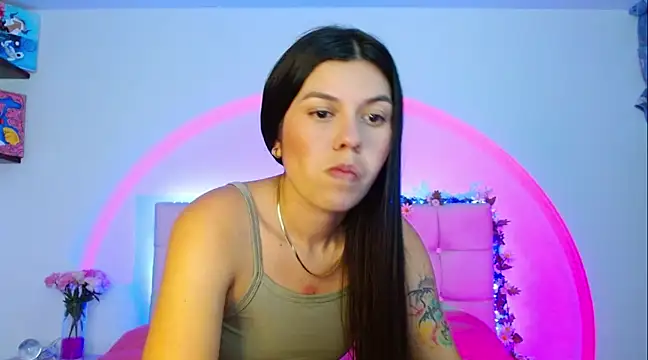 Snapshot of Layla_Rachel chatting on 02-17-25, 01:47 Layla Rachel online show from 02-17-25, 01:47
