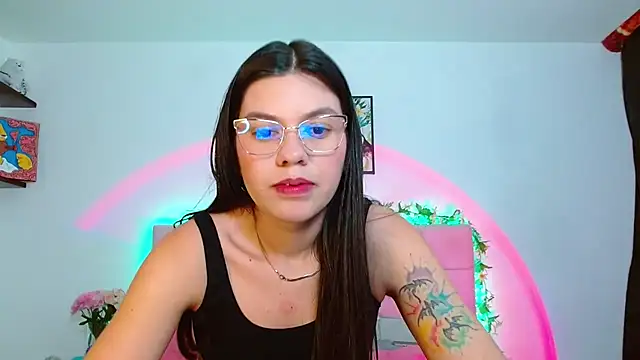 Snapshot of Layla_Rachel chatting on 09-11-25, 01:28 Layla Rachel online show from 09-11-25, 01:28
