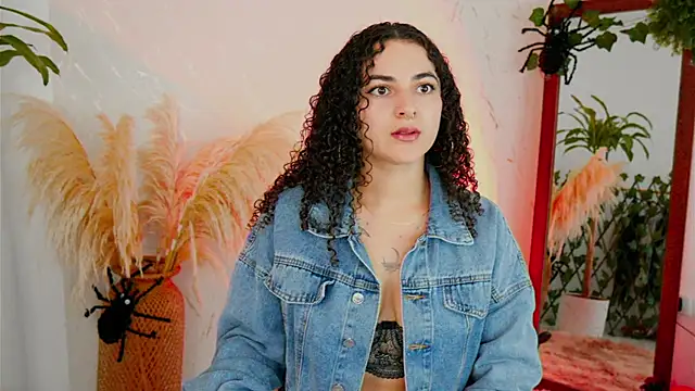 Snapshot of merida_bell18 chatting on 10-21-25, 10:38 merida bell18 online show from 10-21-25, 10:38