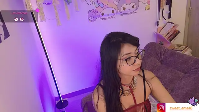 Snapshot of Loving_Ema_1 chatting on 04-23-26, 06:32 Loving Ema 1 online show from 04-23-26, 06:32