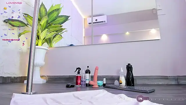 Snapshot of SaraFerrerx chatting on 03-08-25, 02:55 SaraFerrerx online show from 03-08-25, 02:55