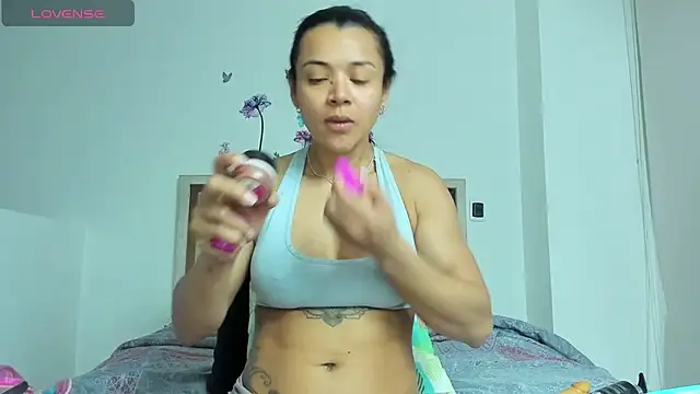 Snapshot of Bessie32 chatting on 02-05-25, 11:02 Bessie32 online show from 02-05-25, 11:02