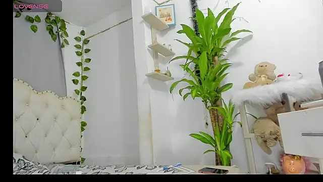 khalyn jenner online show from 10-25-25, 10:59