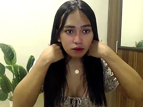 Snapshot of pinay_sofia chatting on 05-20-26, 12:00 pinay sofia online show from 05-20-26, 12:00