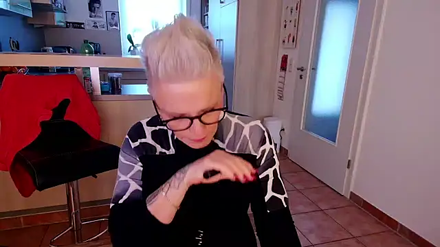 Snapshot of German_Milf chatting on 12-04-24, 02:04 German Milf online show from 12-04-24, 02:04
