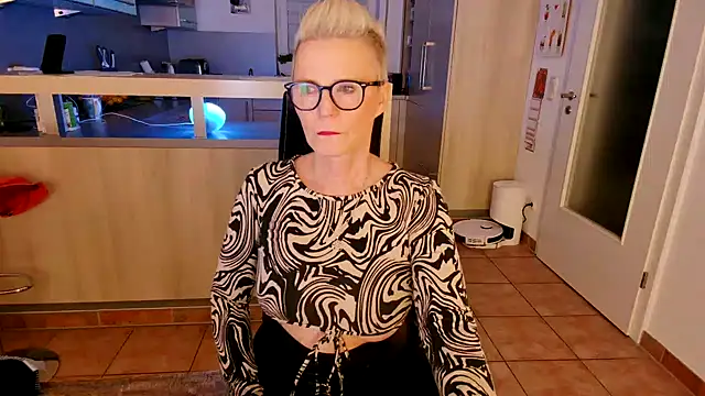 Snapshot of German_Milf chatting on 12-18-24, 06:03 German Milf online show from 12-18-24, 06:03