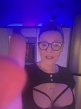 Snapshot of German_Milf chatting on 02-10-25, 06:13 German Milf online show from 02-10-25, 06:13