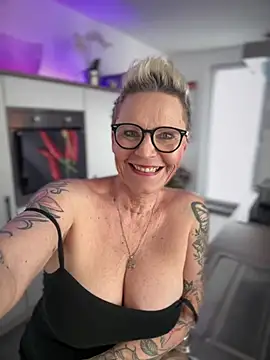Snapshot of German_Milf chatting on 02-23-25, 02:46 German Milf online show from 02-23-25, 02:46