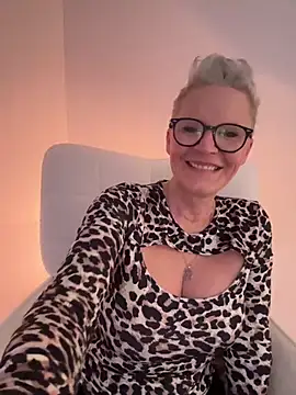 Snapshot of German_Milf chatting on 03-02-25, 02:00 German Milf online show from 03-02-25, 02:00