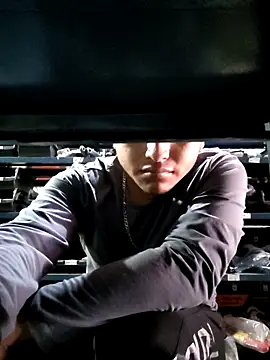 000002m online show from 11-04-25, 03:33