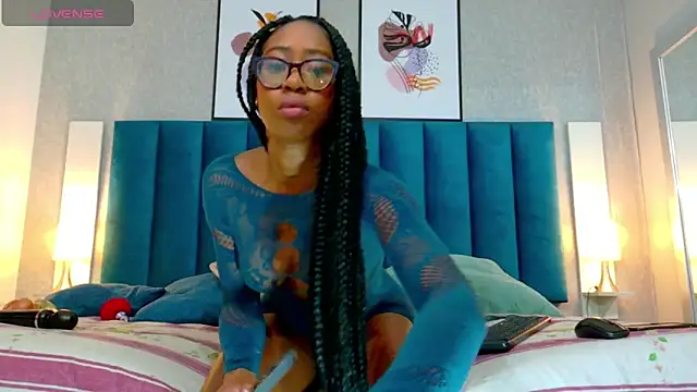 Snapshot of MiaMidnnightt chatting on 03-05-25, 12:22 MiaMidnnightt online show from 03-05-25, 12:22