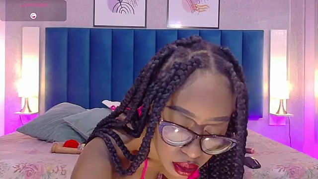 Snapshot of MiaMidnnightt chatting on 10-07-25, 12:24 MiaMidnnightt online show from 10-07-25, 12:24