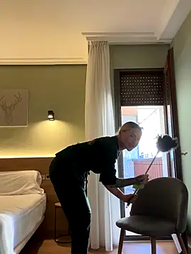 EmaSalis online show from 10-26-25, 02:34