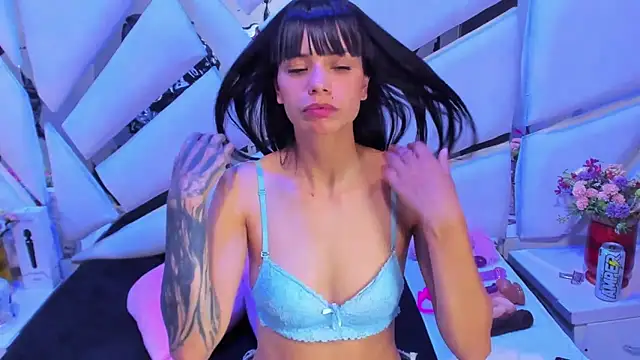 Snapshot of kylie_seex chatting on 11-12-25, 02:12 kylie seex online show from 11-12-25, 02:12