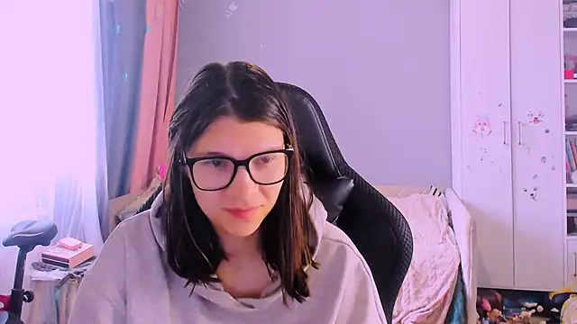 Snapshot of MollyLollipop chatting on 05-26-26, 01:56 MollyLollipop online show from 05-26-26, 01:56