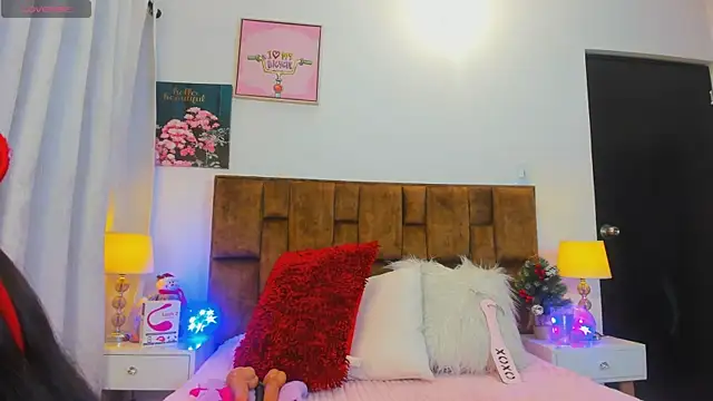 Snapshot of MiaJacksonn chatting on 01-05-25, 11:59 MiaJacksonn online show from 01-05-25, 11:59