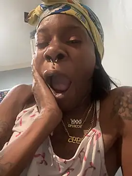 Snapshot of mscheeeexs chatting on 04-08-26, 11:43 mscheeeexs online show from 04-08-26, 11:43