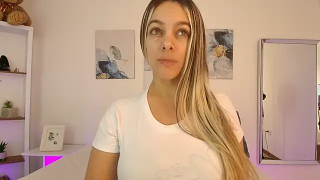 Isabella Harley online show from 04-11-26, 01:26