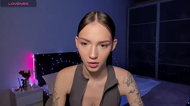 SophieCatty online show from 03-25-26, 04:18