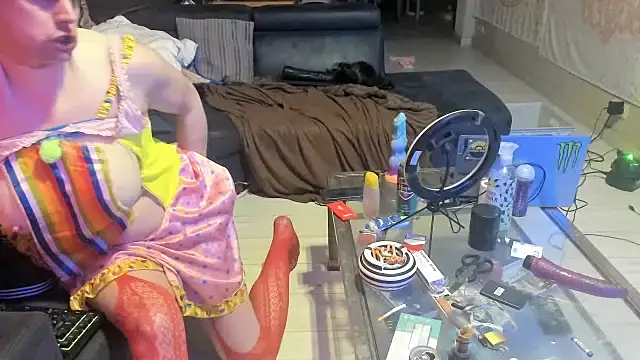 Snapshot of slankecrosdresser chatting on 02-06-25, 06:02 slankecrosdresser online show from 02-06-25, 06:02