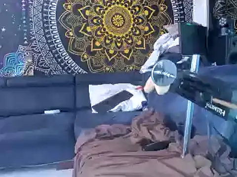 Snapshot of slankecrosdresser chatting on 02-18-25, 08:49 slankecrosdresser online show from 02-18-25, 08:49