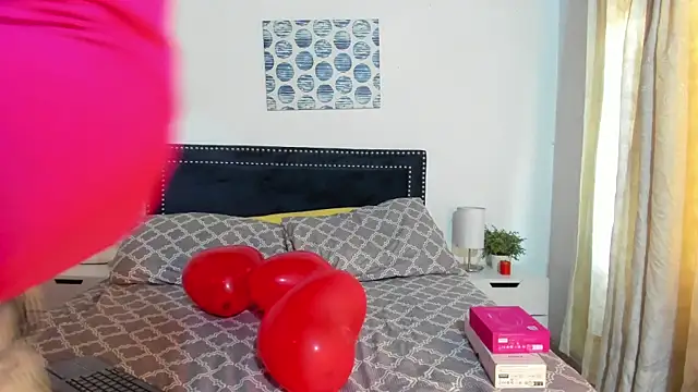 Snapshot of ZulyMichels chatting on 02-10-26, 12:20 ZulyMichels online show from 02-10-26, 12:20