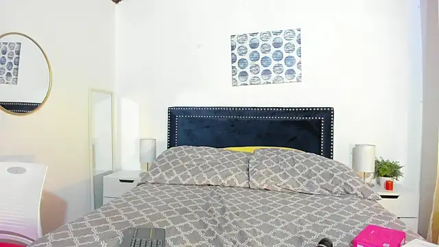 Snapshot of ZulyMichels chatting on 02-17-26, 12:12 ZulyMichels online show from 02-17-26, 12:12