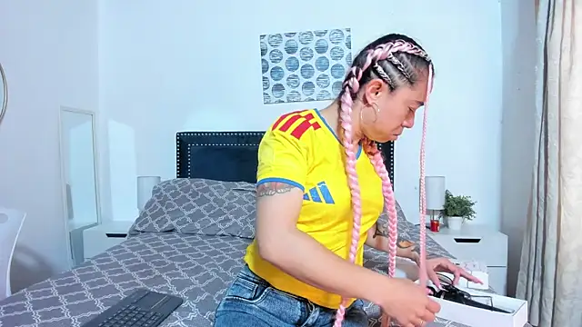 ZulyMichels online show from 06-17-26, 12:40