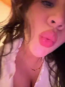 Snapshot of marcimaa chatting on 10-11-25, 09:35 marcimaa online show from 10-11-25, 09:35