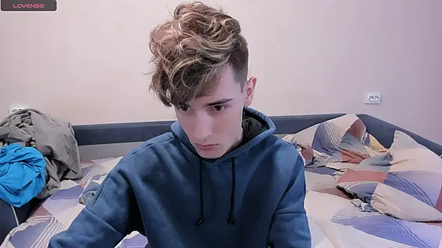 Snapshot of James_Mills chatting on 03-18-25, 06:15 James Mills online show from 03-18-25, 06:15