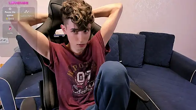 Snapshot of James_Mills chatting on 09-17-25, 08:32 James Mills online show from 09-17-25, 08:32