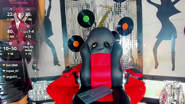 Snapshot of nickyminach_ chatting on 12-17-24, 01:39 nickyminach online show from 12-17-24, 01:39